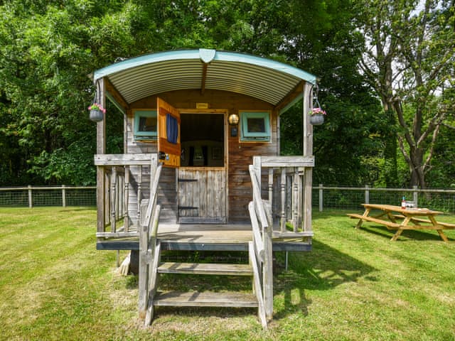 Exterior | Bluebell - Shepherd Hut - Castle Farm Holidays Shropshire, Oswestry