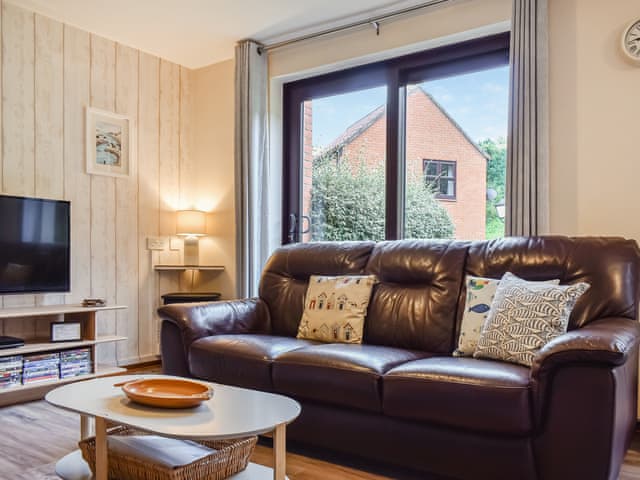 Living room/dining room | Hey Ho Cottage, Whitby
