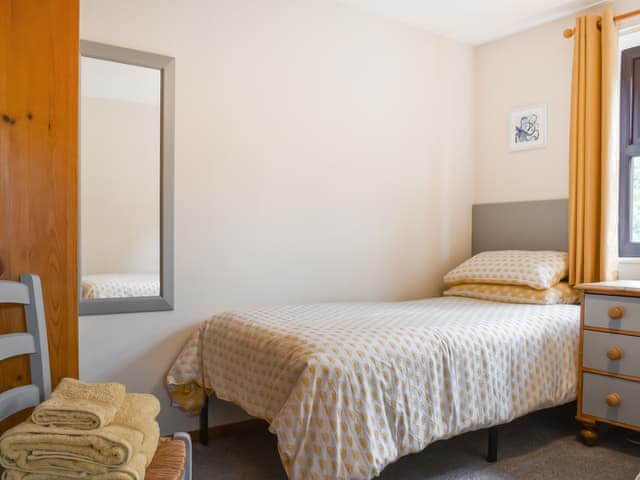 Twin bedroom | Hey Ho Cottage, Whitby