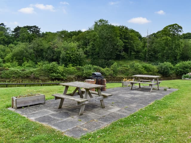 Sitting-out-area | Hey Ho Cottage, Whitby