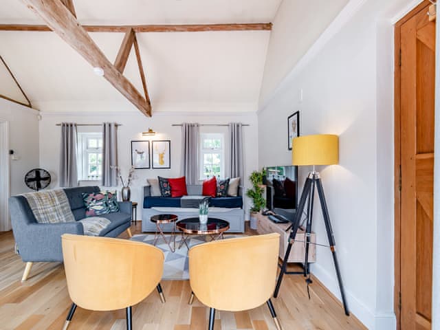 Living room/dining room | The Pool House - Whitmoor Farm, Woking, near Guildford