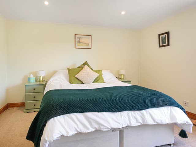 Double bedroom | Bramblefield Cottage, All Berkshire