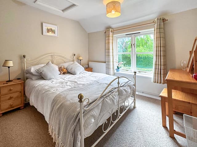 Double bedroom | Hill House, Snape