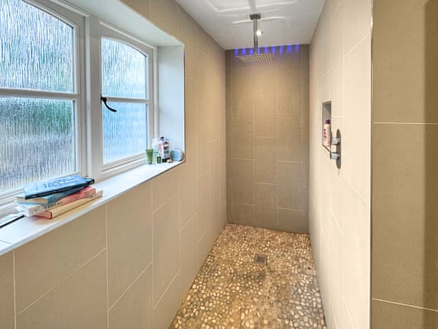 Bathroom | Hill House, Snape