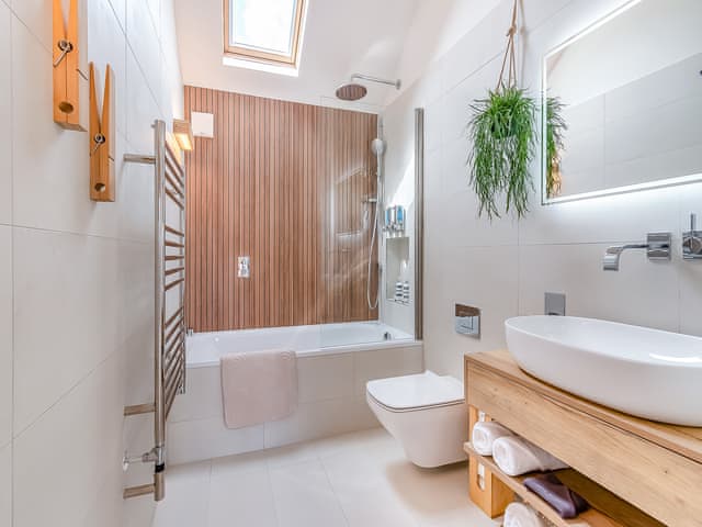 Bathroom | Weston Cottage - Whitmoor Farm, Woking, near Guildford