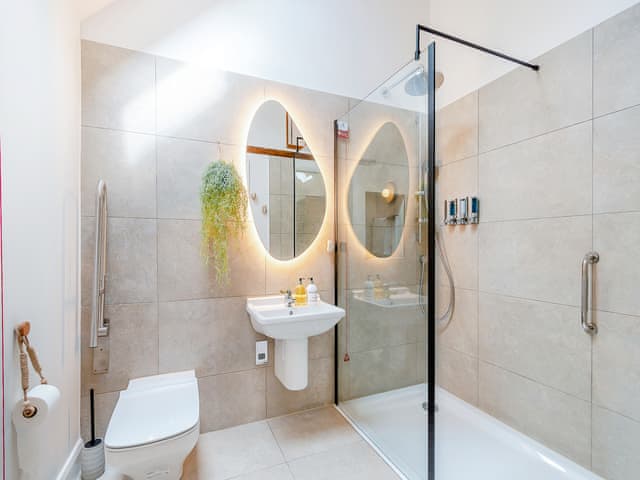 Bathroom | Weston Cottage - Whitmoor Farm, Woking, near Guildford