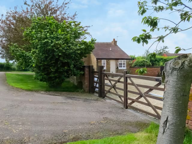 Exterior | Barn Owl Cottage, Offchurch, near Leamington Spa
