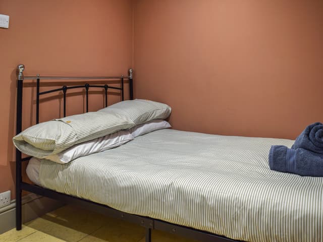 Double bedroom(Ground Floor) | Bow Cottage, Bourton On The Water