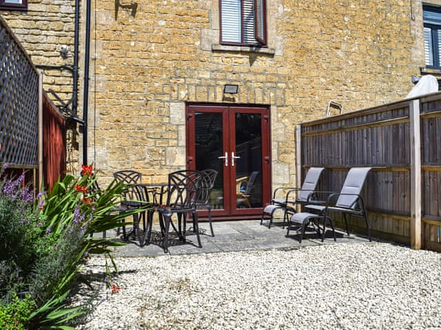 Outdoor Patio | Bow Cottage, Bourton On The Water
