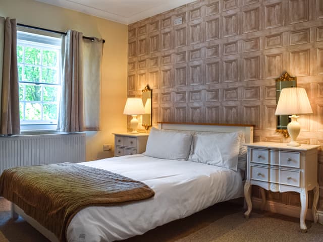 Double bedroom | The Coach House Flat 2 - The Coach House, Tetsworth, near Oxford