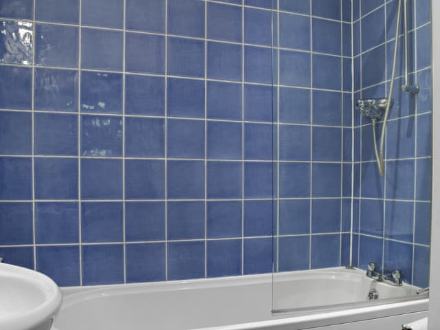 Bathroom | The Coach House Flat 2 - The Coach House, Tetsworth, near Oxford