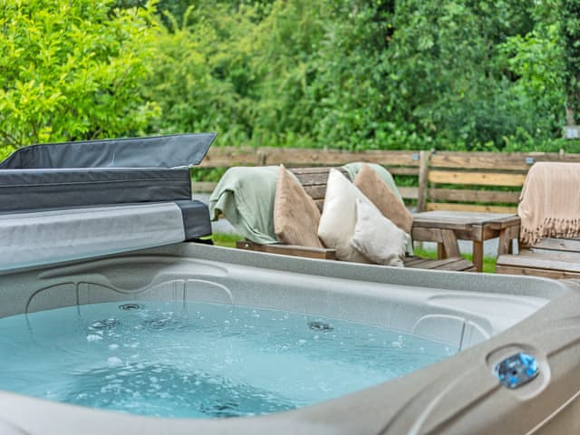Hot tub | Plumtree - The Victorian Barn, Blandford Forum