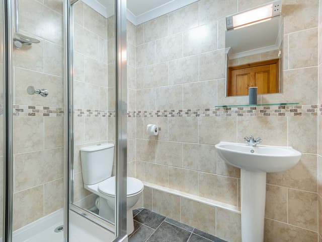 En-suite | Byre - The Victorian Barn, Blandford Forum