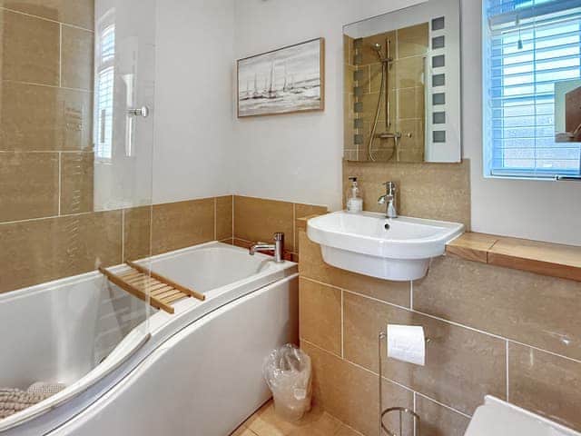Bathroom | The Guards Quarters - The Old Court House, Silloth