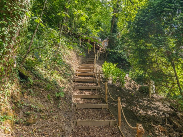 Path to Bath Hut | The Woodland Loft, Hebden Bridge