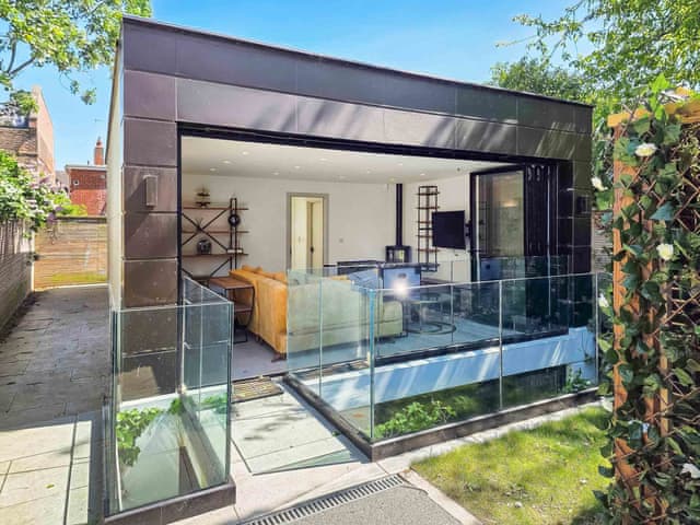 Exterior | The Woodford Retreat, London