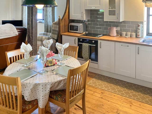 Kitchen/diner | Easterley - Clifford Place Cottages, Clifford, near Hay on Wye