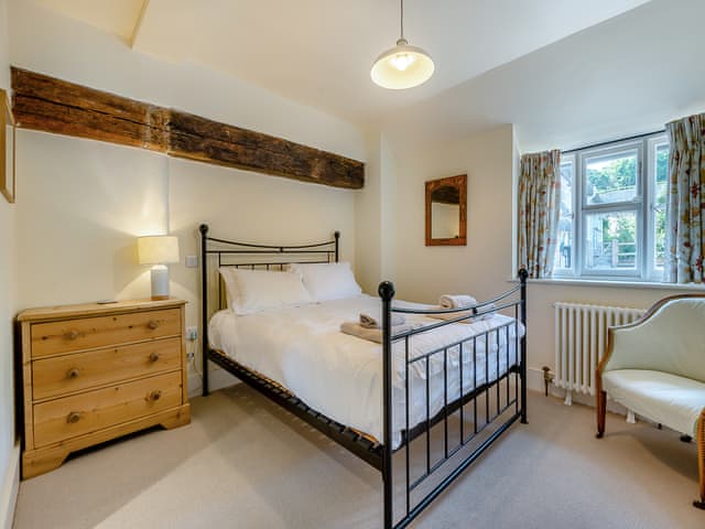 Double bedroom | Kings Cottage South - Kings Cottages Holidays, Salisbury