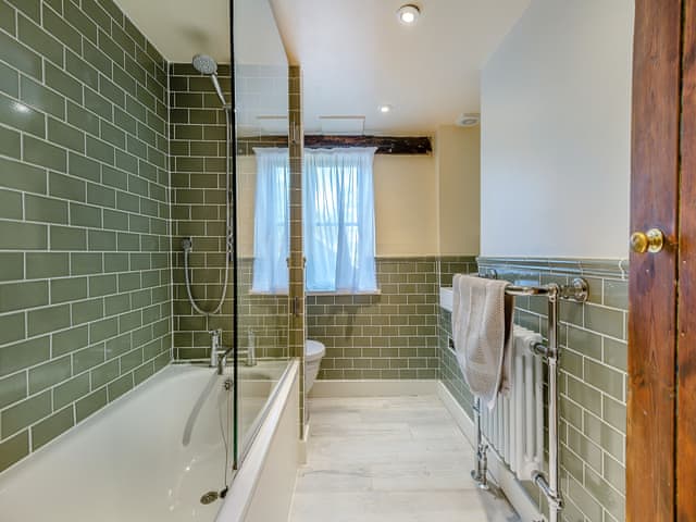 Bathroom | Kings Cottage South - Kings Cottages Holidays, Salisbury