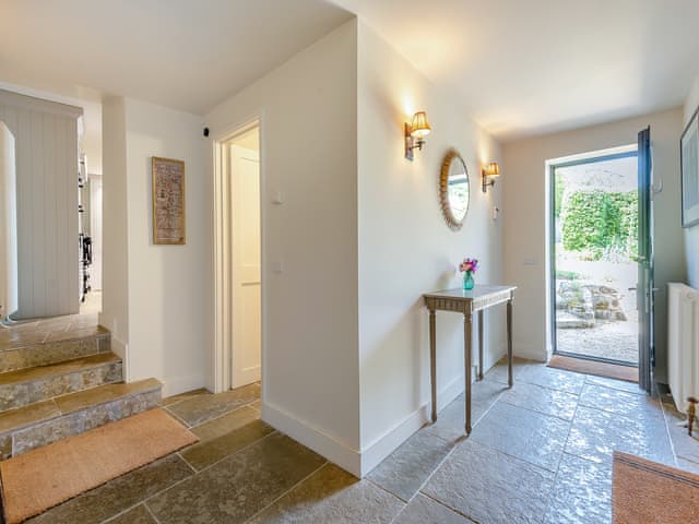 Hallway | Kings Cottage South - Kings Cottages Holidays, Salisbury