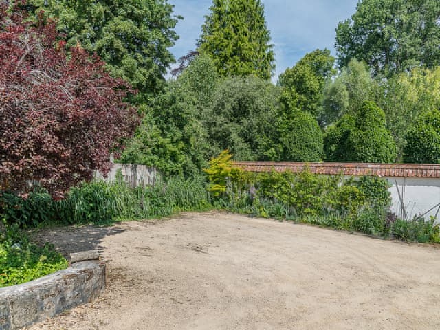 Parking | Kings Cottage South - Kings Cottages Holidays, Salisbury