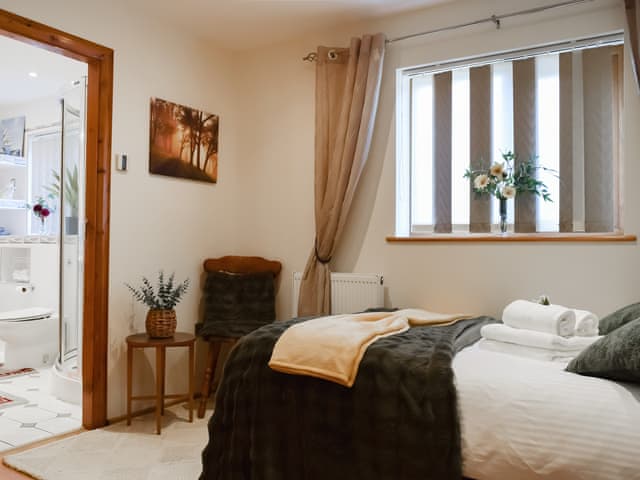 Double bedroom | Grange House, Gamston, near Nottingham