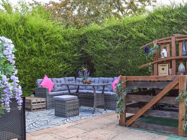 Sitting-out-area | Grange House, Gamston, near Nottingham