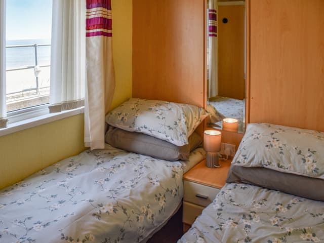 Twin bedroom | Sandbank, Bacton
