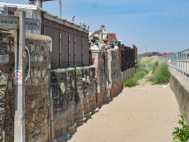 Surrounding area | Sandbank, Bacton