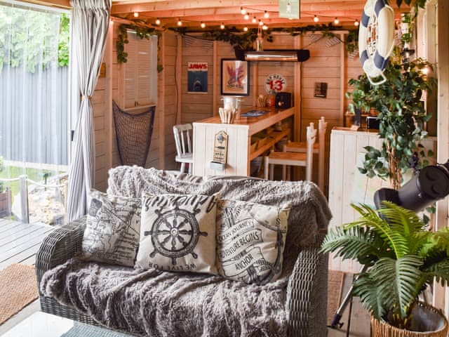 Sitting-out-area | Beachman&rsquo;s Cottage, Great Yarmouth