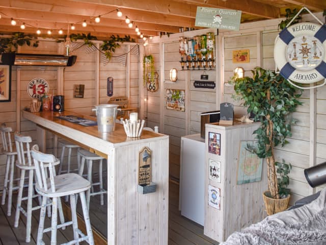 Sitting-out-area | Beachman&rsquo;s Cottage, Great Yarmouth