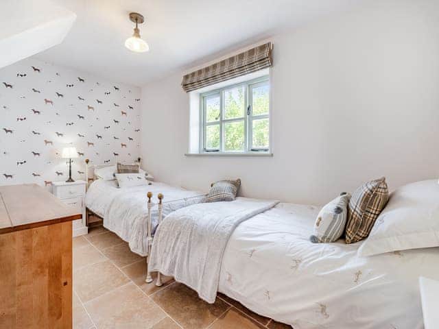Twin bedroom | Queens Barn, Wortham, near Diss