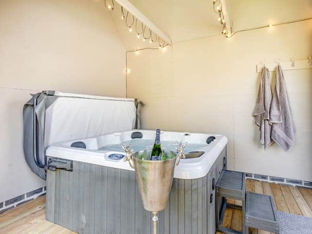 Hot tub | Queens Barn, Wortham, near Diss