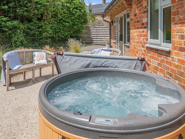 Hot tub | Maplewood - The Victorian Barn, Blandford Forum