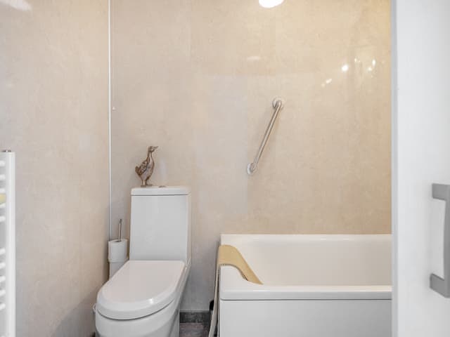 Bathroom | Black Hill View, Newton Abbot