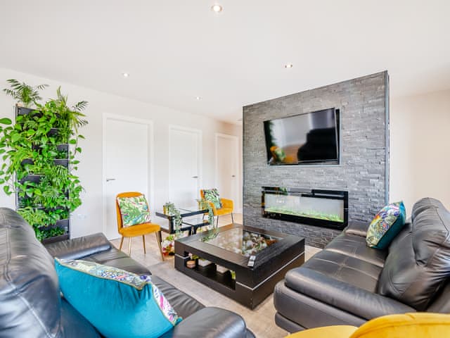 Open plan living space | Micklemore Lakes & Lodges, North Thoresby