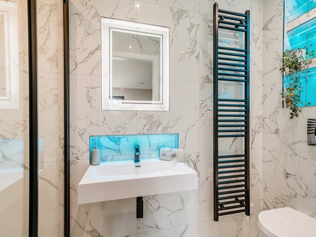 Bathroom | Micklemore Lakes & Lodges, North Thoresby