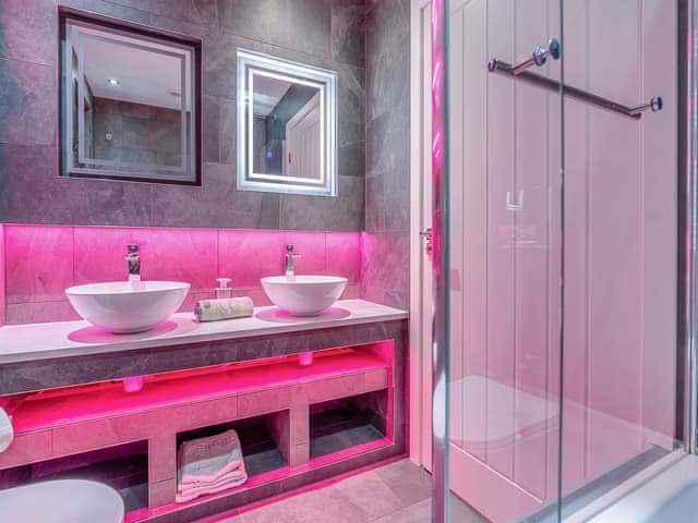 Bathroom | Micklemore Lakes & Lodges, North Thoresby