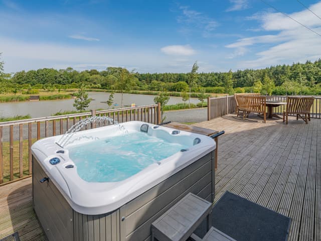 Hot tub | Micklemore Lakes & Lodges, North Thoresby