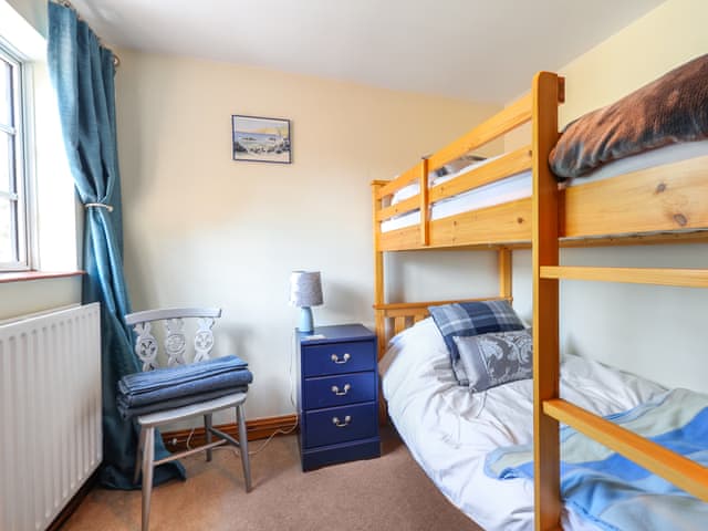 Bunk bedroom | Bramblefield Cottage, All Berkshire