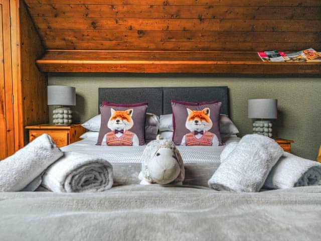 Cosy bed in quirky romantic apartment Bowness on Windermere | The Stable Loft - The Stables Apartments, Bowness on Windermere