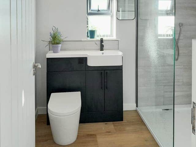 Shower room | Pebblestones, Bude