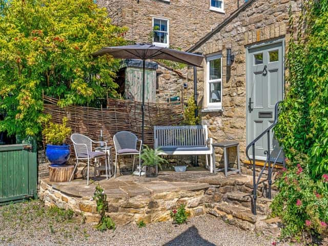 Sitting-out-area | Halfehill Cottage, Richmond