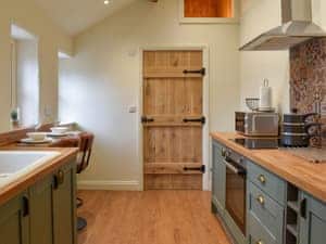 Kitchen | The Cowshed - The Quiet Woman, Earl Sterndale, near Buxton