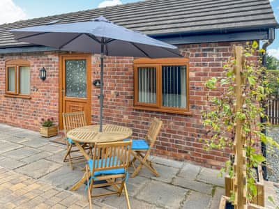 Sitting-out-area | The Old Milking Parlour, Melverley