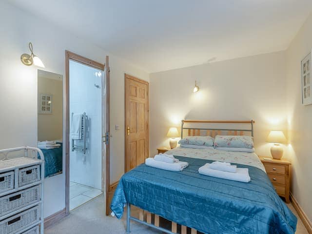 Double bedroom | Honeysuckle Cottage, Oasby, near Grantham