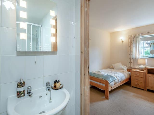 Bathroom | Honeysuckle Cottage, Oasby, near Grantham