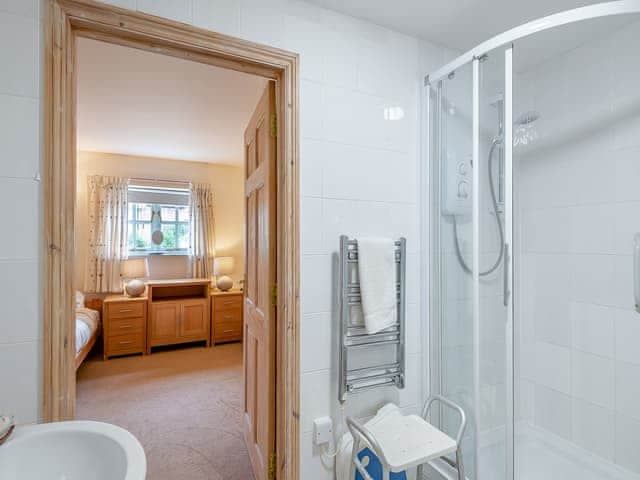 Bathroom | Honeysuckle Cottage, Oasby, near Grantham