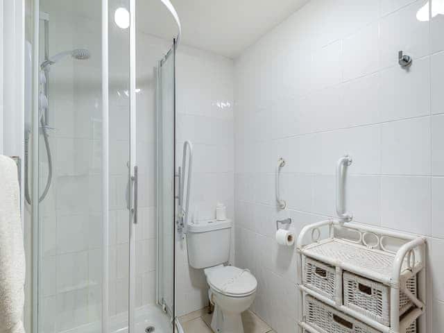 Bathroom | Honeysuckle Cottage, Oasby, near Grantham