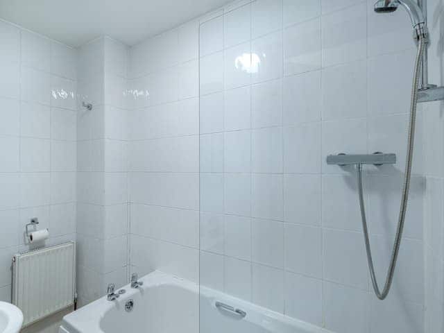 Bathroom | Honeysuckle Cottage, Oasby, near Grantham